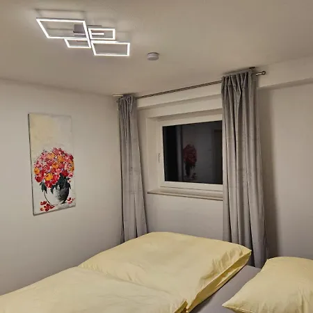 Charmante Und Stilvolle *