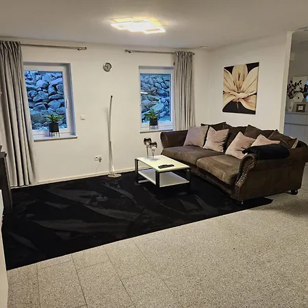 Charmante Und Stilvolle *